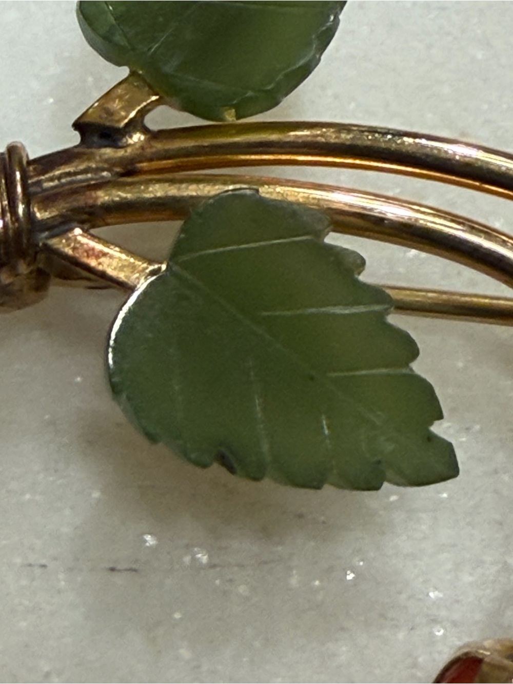 Coral Strawberry & Jade Leaf WRE 1/20 12K Gold Filled Brooch Vintage/Antique - Picture 14 of 14